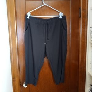 Black athletic casual capris